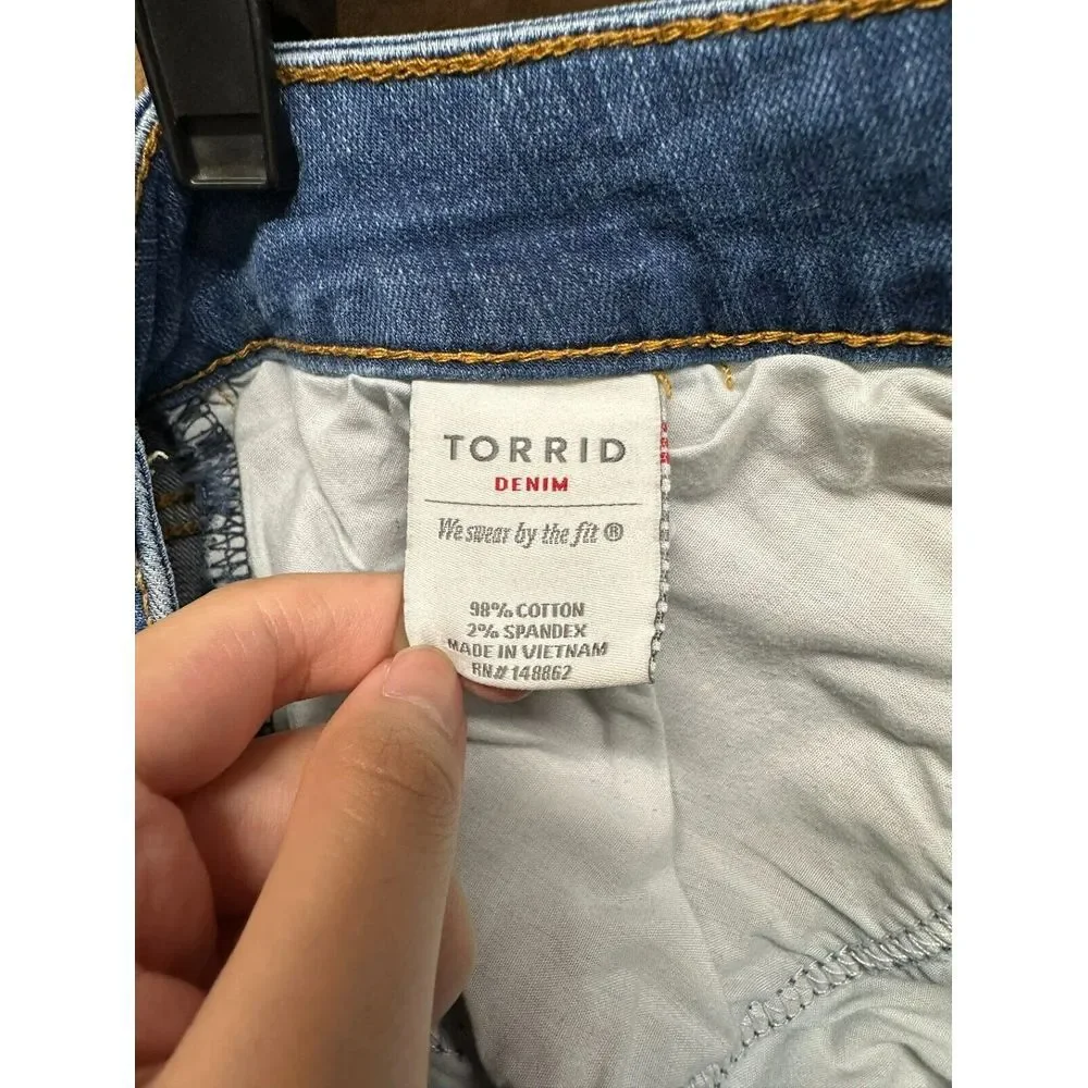 Torrid Women's Cuffed Denim‎ Shorts Size 26